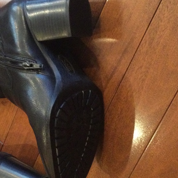 New never worn.black leather boot size 9 - Picture 11 of 16